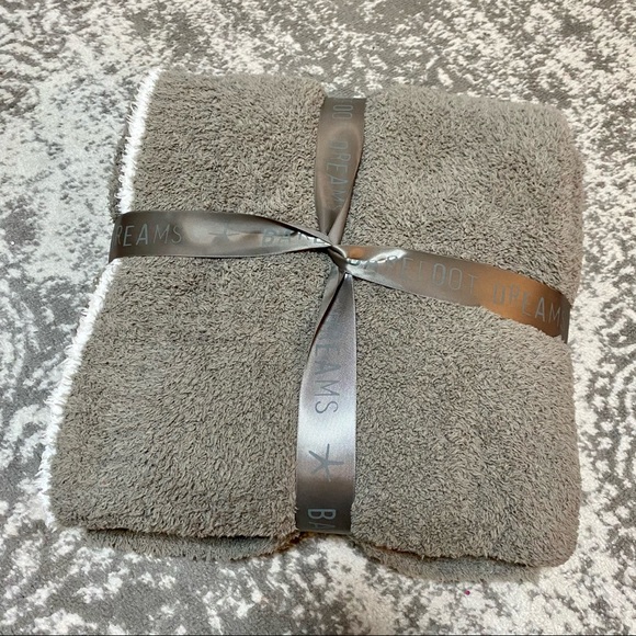 BAREFOOT DREAMS CozyChic Contrast Tip Throw Blanket New - Picture 3 of 8